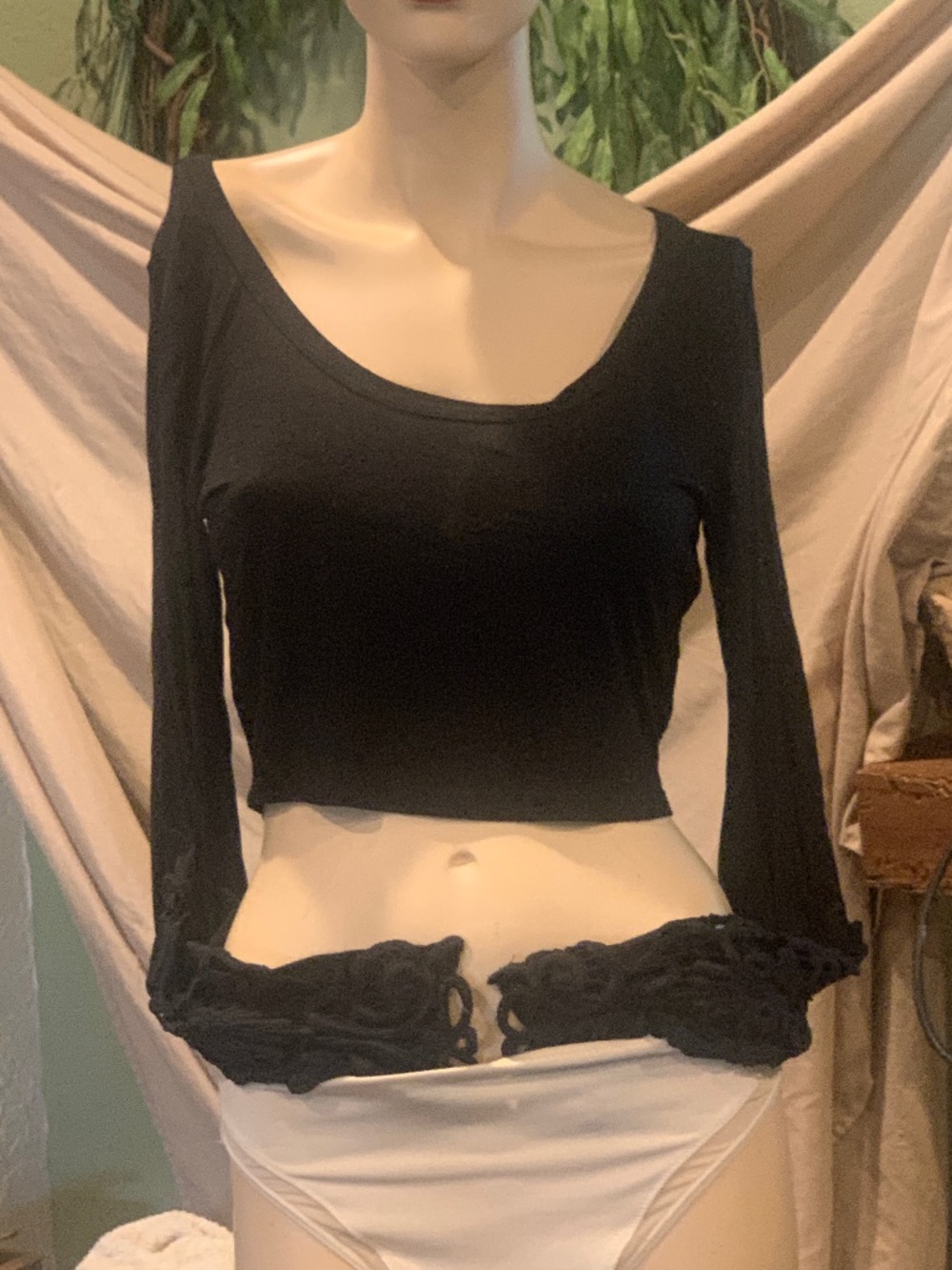 Windsor crop long sleeve top